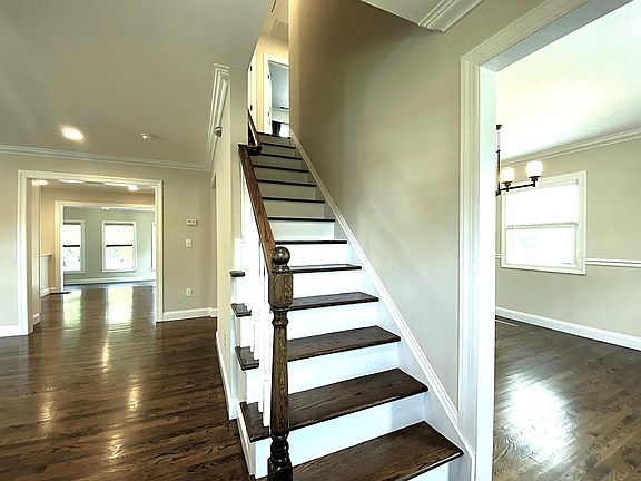 3rd image of 5 Laurel Pl
