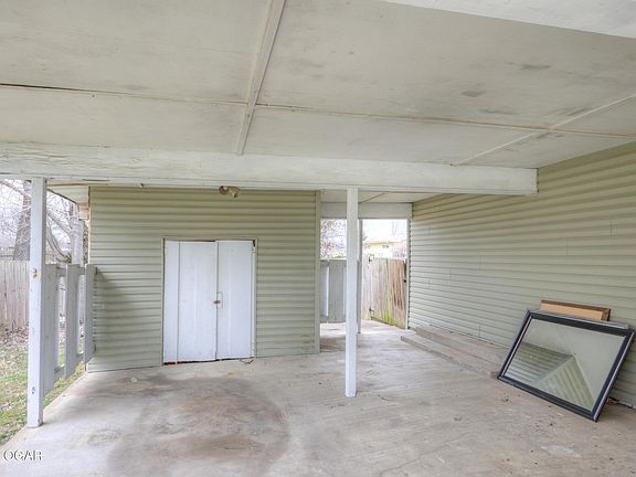 3rd image of 1610 S Saint Louis Ave