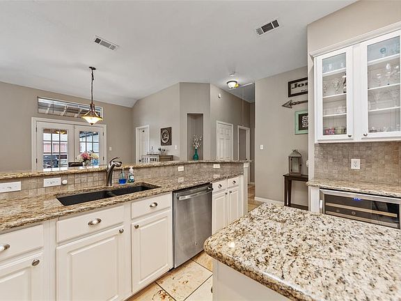 3rd image of 1625 Simsbury Dr