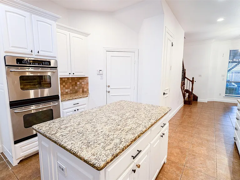 2408 Lady Of The Lake Blvd — Photo 9