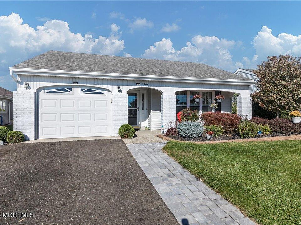 1st image of 166 Buckingham Drive N
