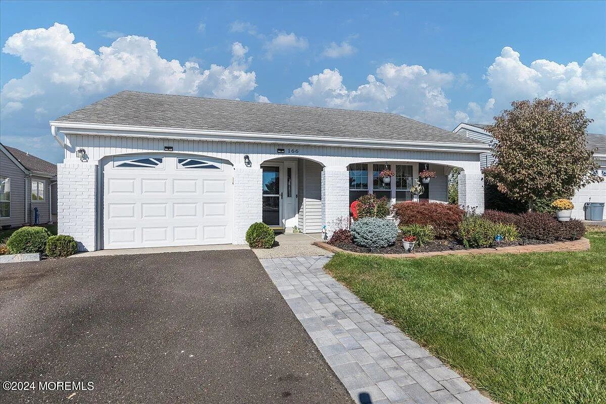 166 Buckingham Drive N photo 1