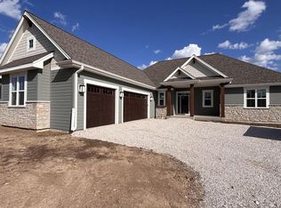 N51W18847 Quietwood Dr, Menomonee Falls, WI 53051