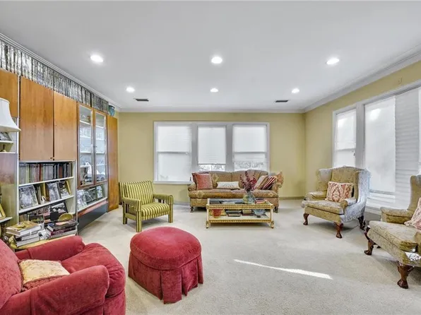 2114 Avenue N image 3 of 24