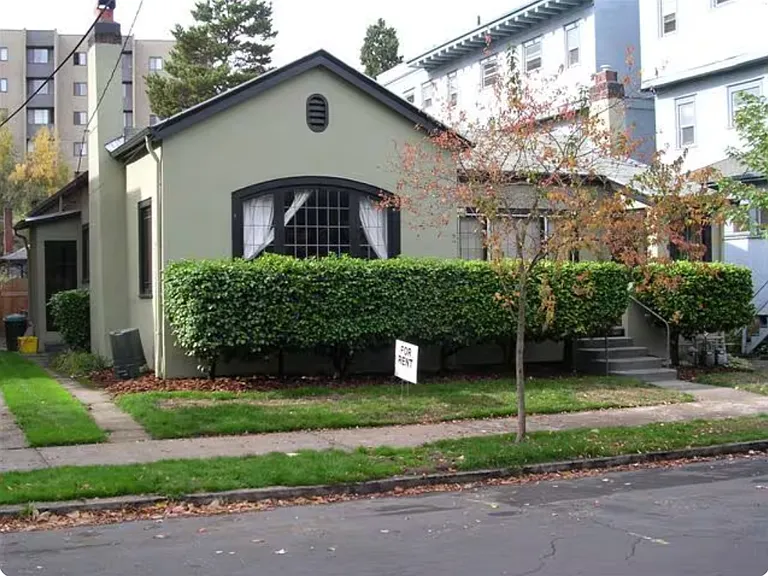 1823 NE 11th Ave #1823 — Photo 1
