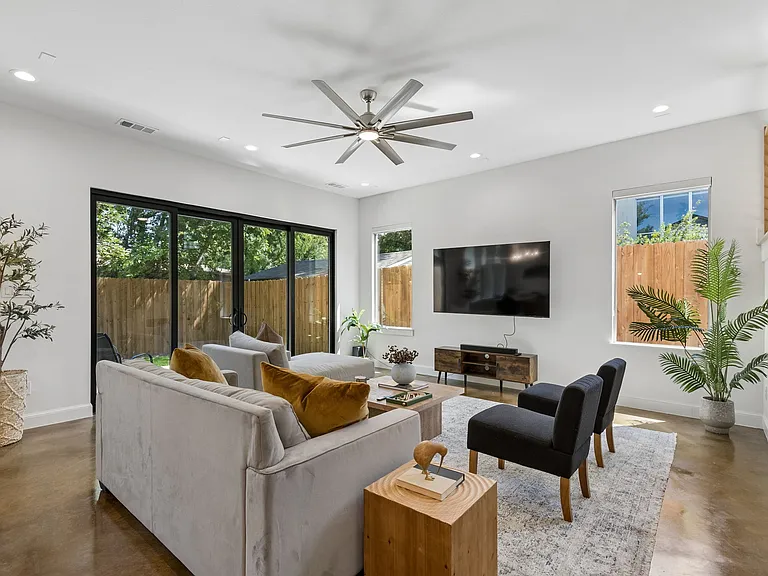 4404 Rusk Ave — Photo 3