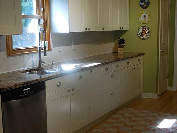 4th image of 81 Roycroft Blvd