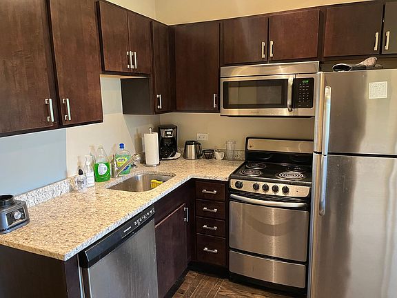4th image of 924 W Newport Ave APT 303