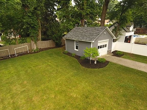 3rd image of 103 Irving St