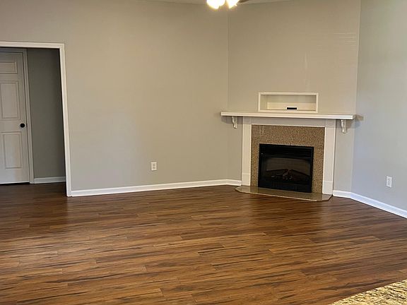 5th image of 1301 Dominoe Trl