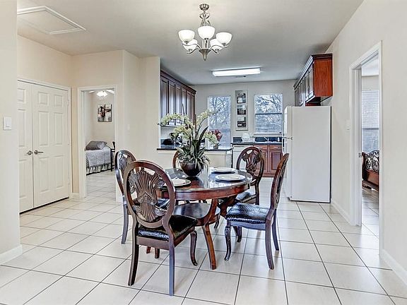 3rd image of 2028 Laverne St Unit 1