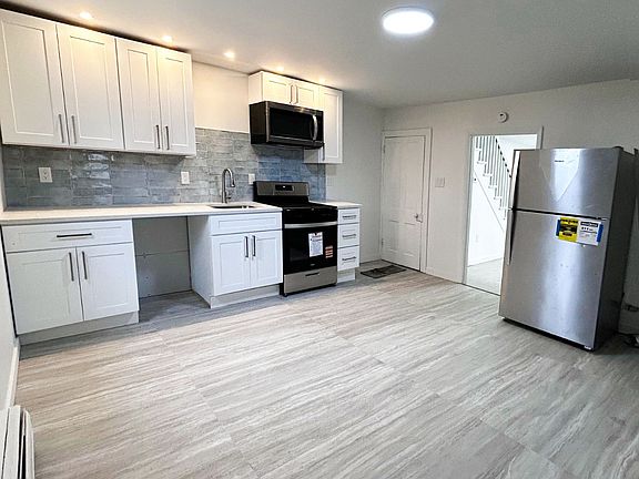 4th image of 10 Franklin St #12
