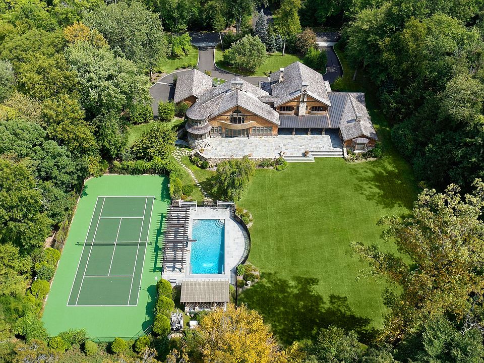 Private Association. This Home has it all! Mid-Country Compound.