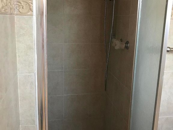 5th image of 318 Olivia Cir