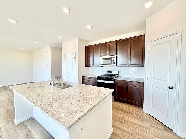 3200 Peyton Cir — Photo 6