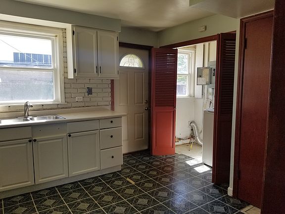 3rd image of 423 Englewood Ave