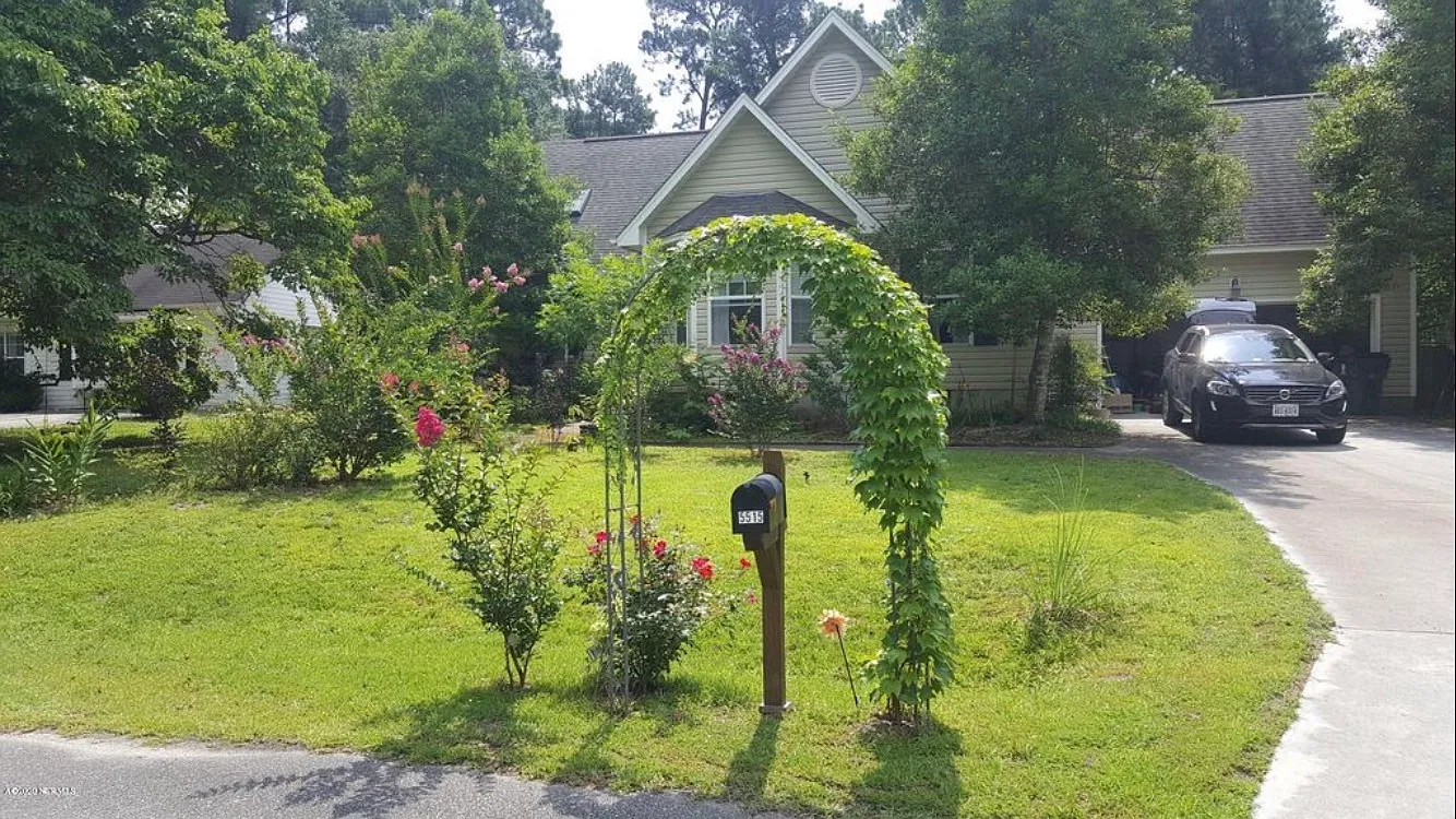 5 bed, 1605 sqft, $3,200 — Photo 1