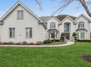 9200 Falling Waters Dr W, Burr Ridge, IL 60527