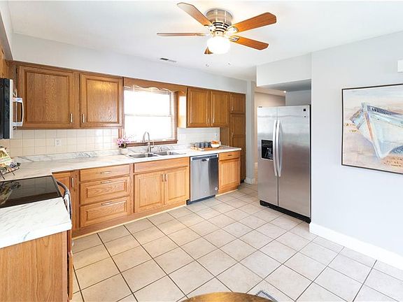 2nd image of 1421 Ash Ct