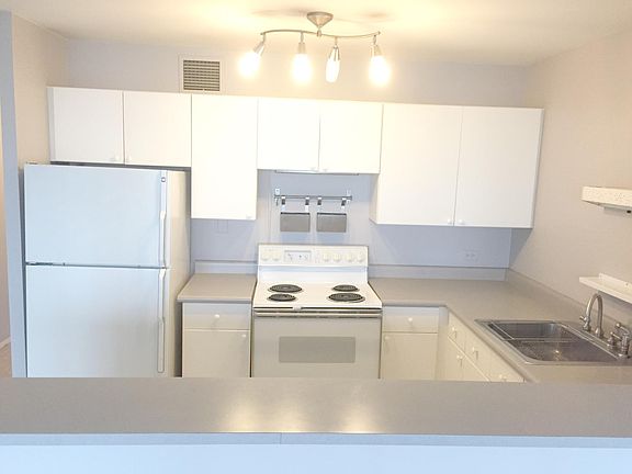 3rd image of 1636 N Wells St Floor 15