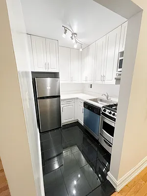 Rented by Urban Real Estate Inc | media 21