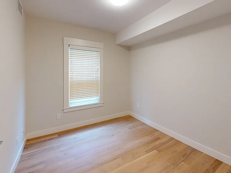 208-210 Banks St #1 — Photo 5