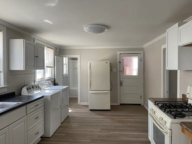 17 Burke Ave #2 — Photo 6