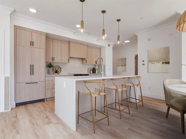 4270 SE Norford Ave NW #2403, Calgary, AB T3B 6M2
