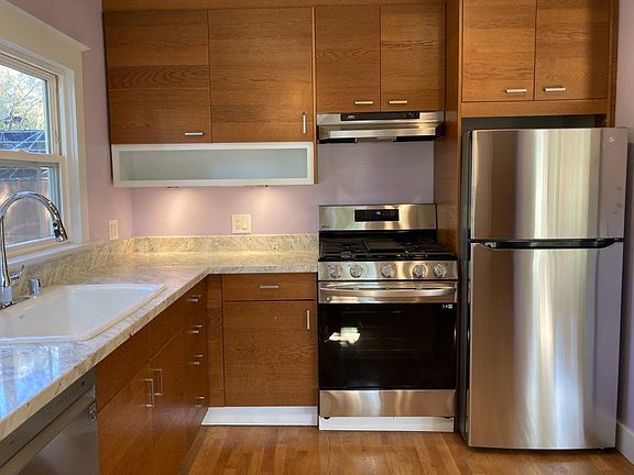 3rd image of 1347 N Benton Way