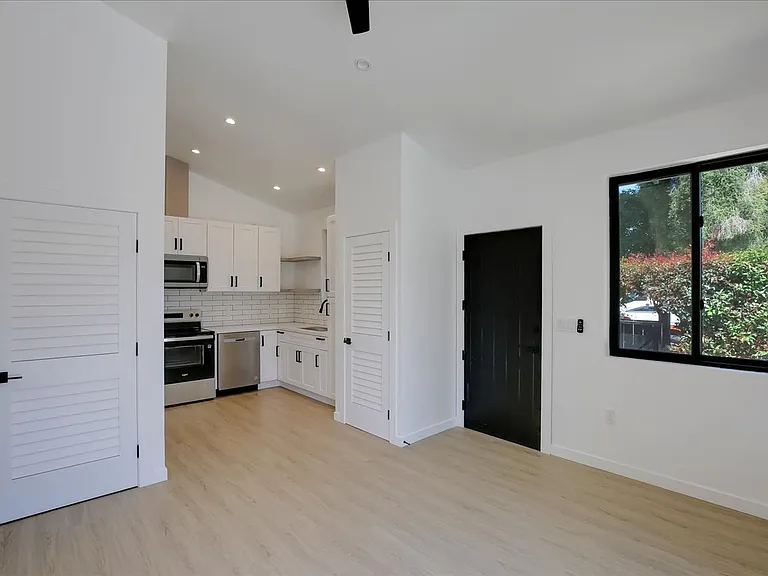 102 S Voluntario St #C — Photo 9