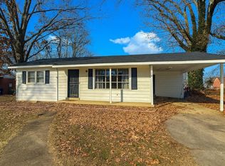 101 Meadowbrook Dr, Martin, TN 38237