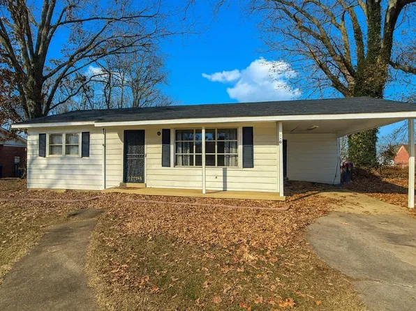 101 Meadowbrook Dr, Martin, TN 38237
