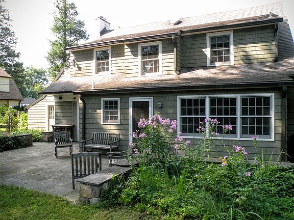 4th image of 150 Kelbourne Ave