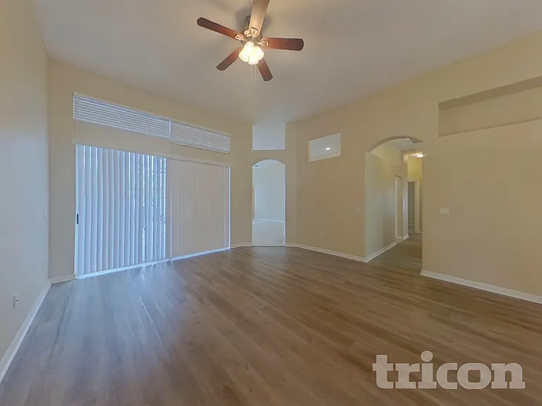 1507 Yardley Dr — Photo 2