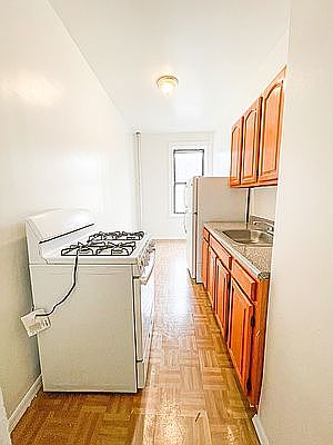 4th image of 236 Montgomery St APT 3D