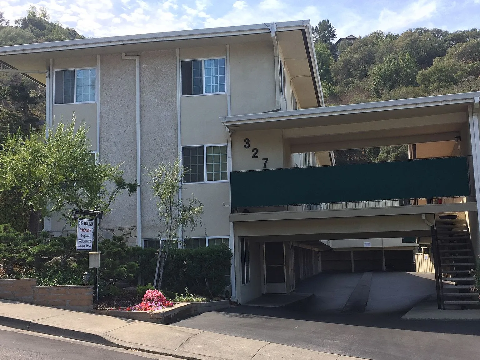 2 bed, 900 sqft, $3,125 — Photo 2