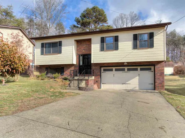 152 Timberlake Cir, Scott Depot, WV 25560