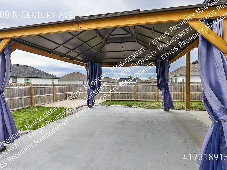700 N Century Ave — Photo 4