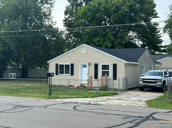 3490 Beveridge Rd, Flint, MI 48532