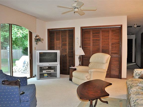 5th image of 3010 Valleyview Dr