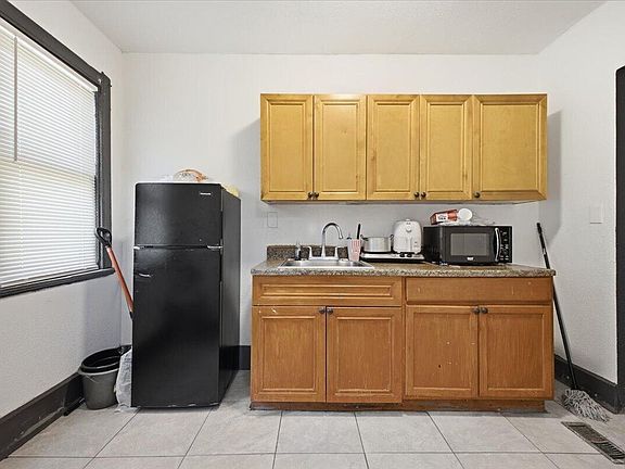 5th image of 12824 Steel St