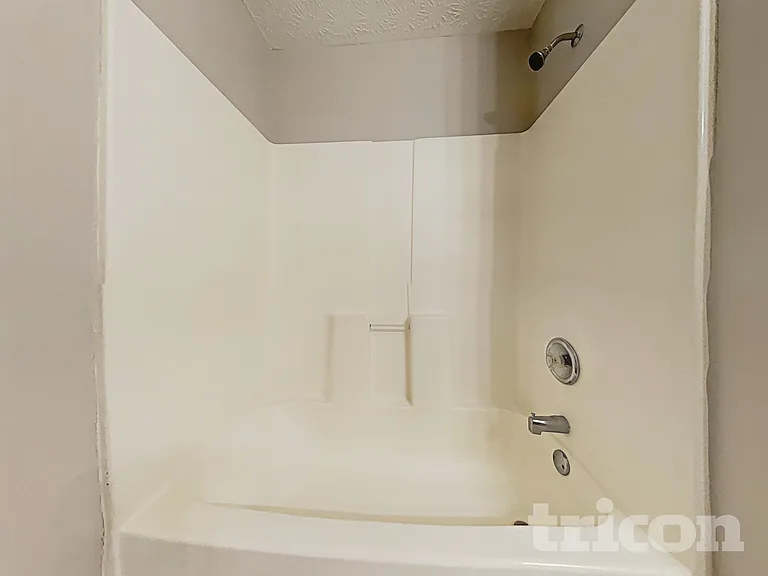 110 Brooks Cir — Photo 13