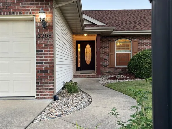 3208 Leverett Ct, Alton, IL 62002