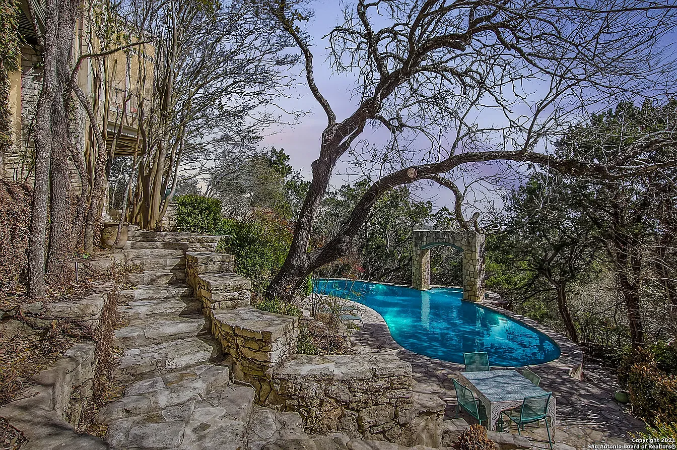 5 bed, 4.5 bath, 5700 sqft, $6,500 — Photo 3