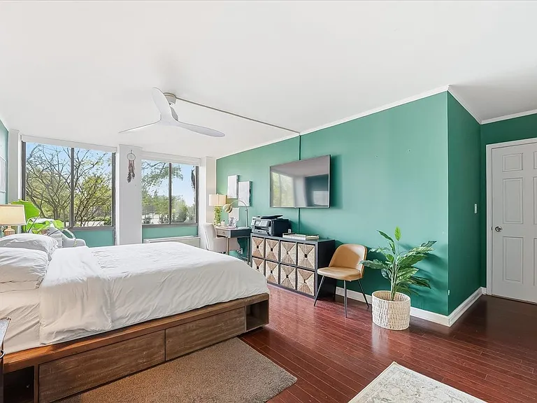 300 Winston Dr #L5 — Photo 12