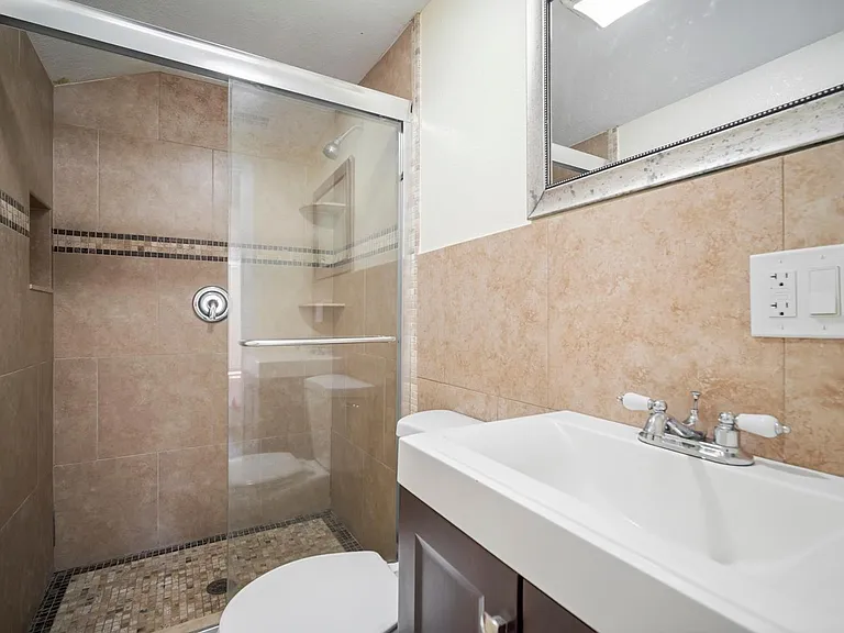 Bathroom Phot
