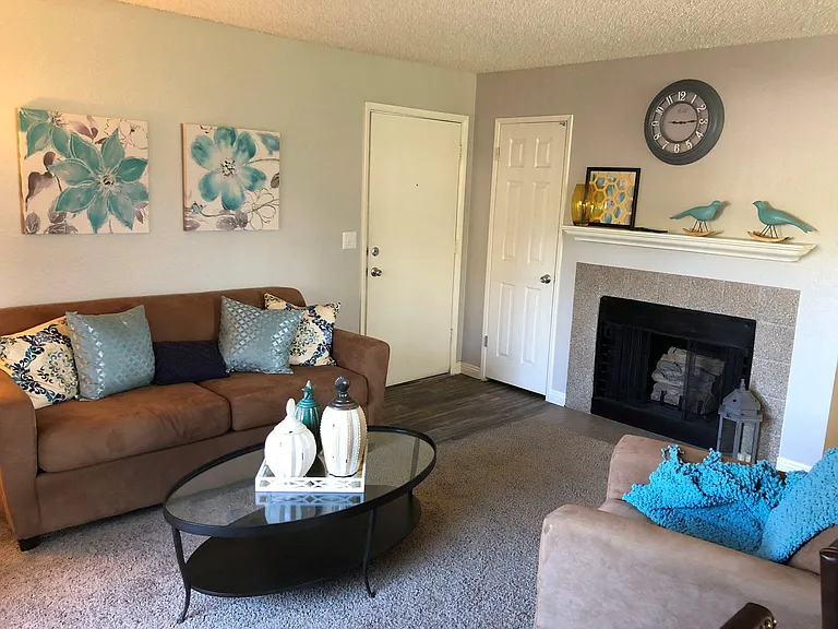 Cabana Club Apartments — Photo 17