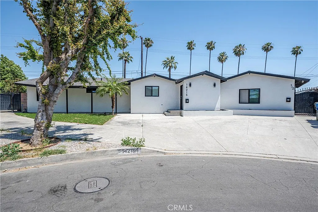 4 bed, 1714 sqft, $4,200 — Photo 1