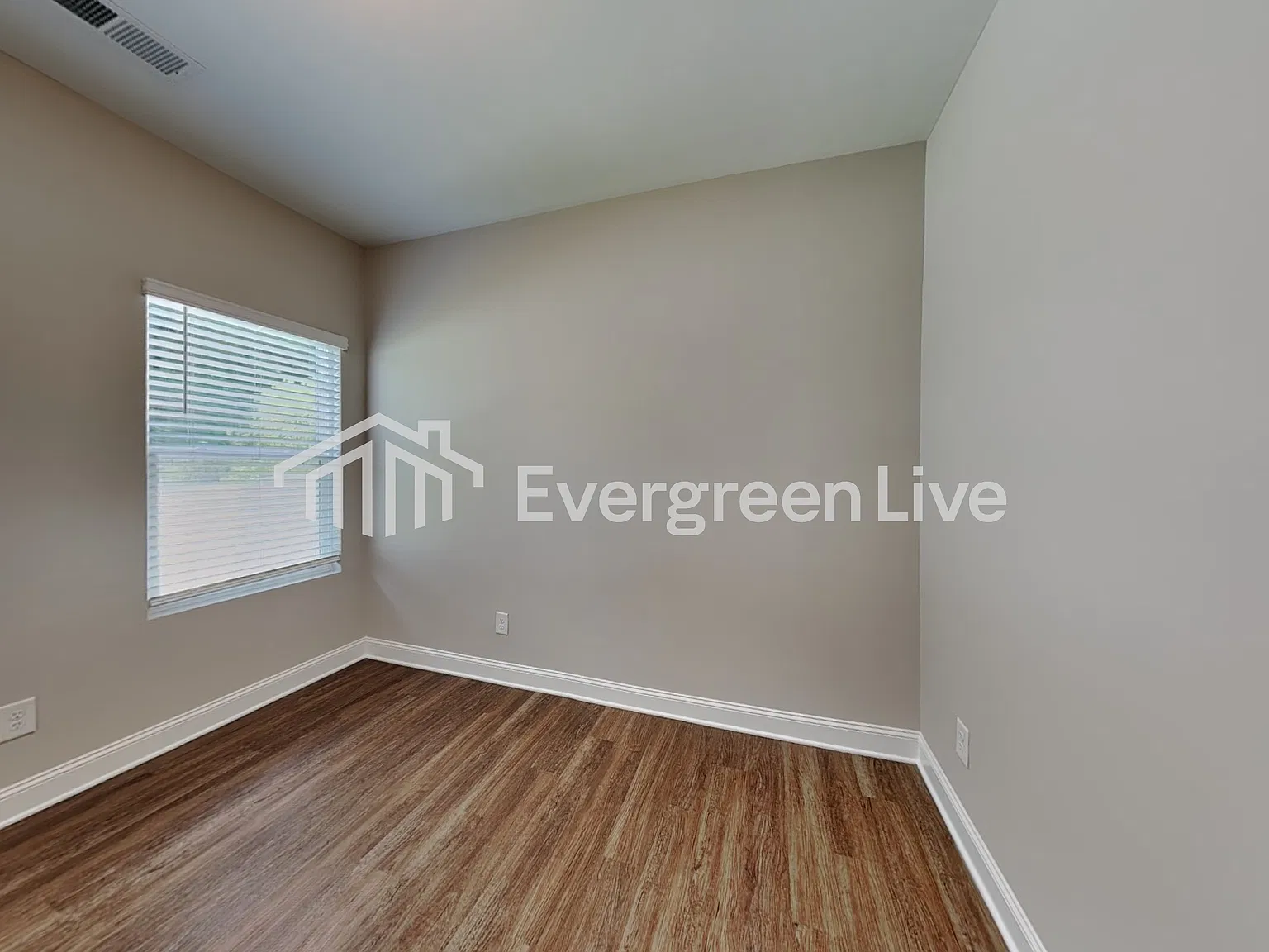 4 bed, 2.5 bath, 2433 sqft, $2,295 — Photo 2