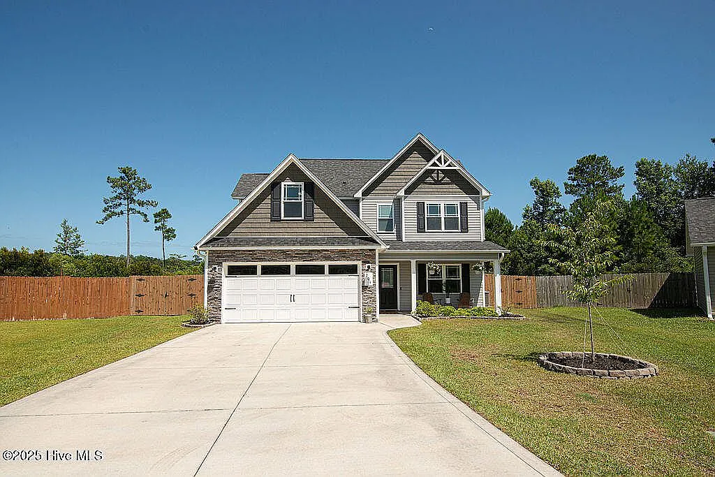3 bed, 2.5 bath, 1696 sqft, $2,600 — Photo 1